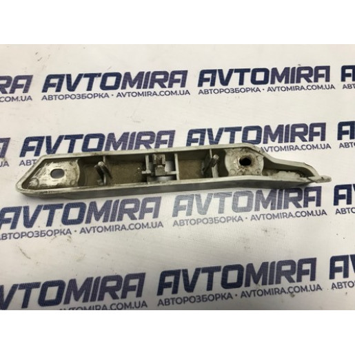 Кронштейн переднего бампера правый Ford Focus 2 2008-2010 8M5117D958A